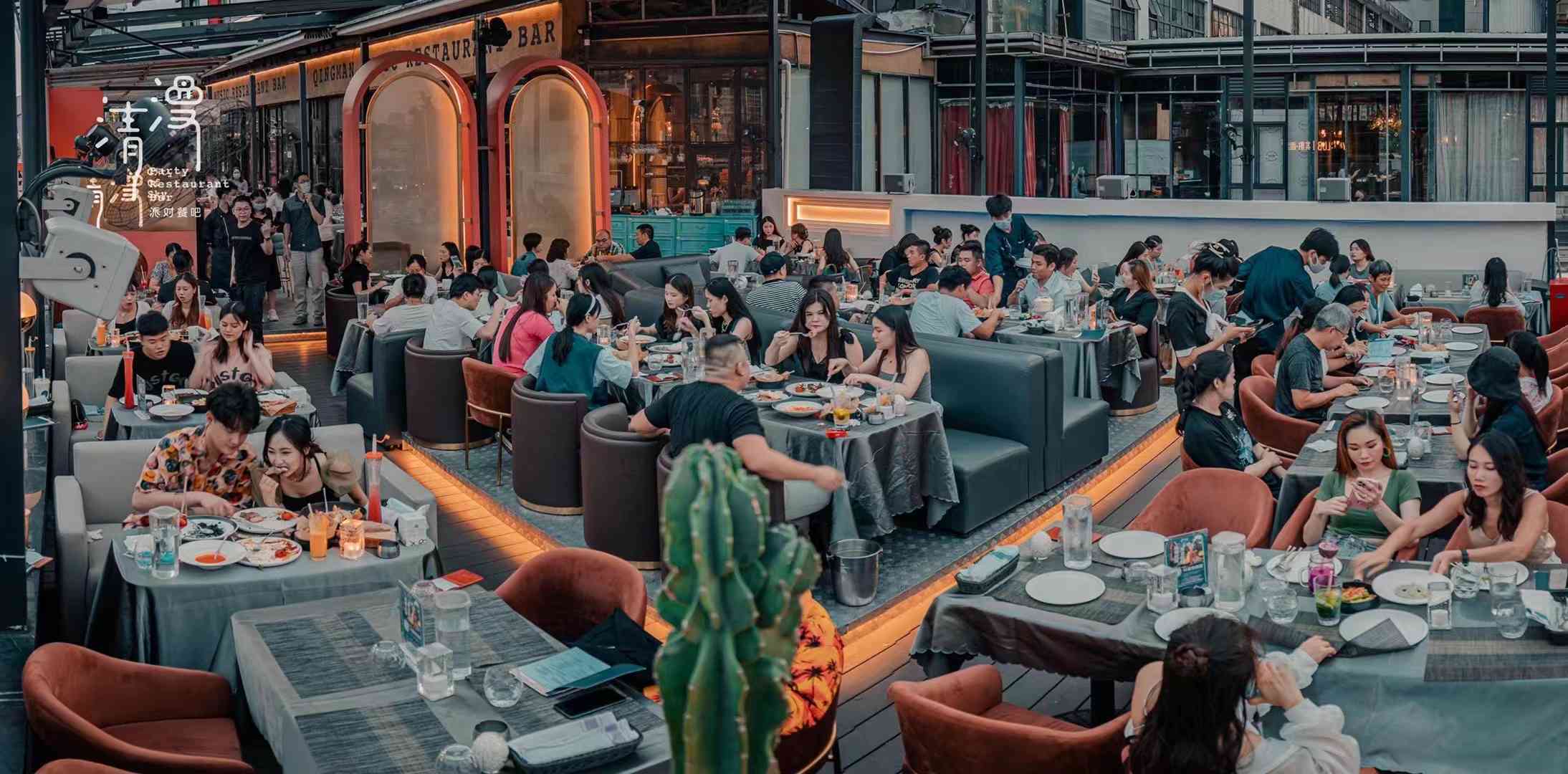 從化1200㎡美式簡(jiǎn)約風(fēng)格餐飲店鋪裝修，廣州壹零柒無(wú)需花費(fèi)供應(yīng)效果圖與討論方案