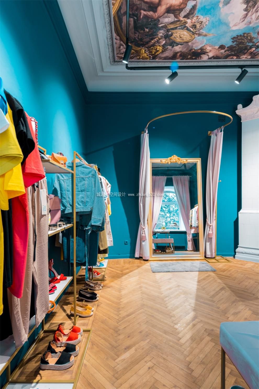 品牌折扣女裝店裝修風(fēng)格有哪些？