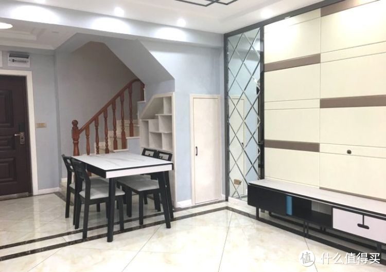 買不起別墅可以看看躍層，128㎡三室兩廳大躍層，堪稱空中別墅