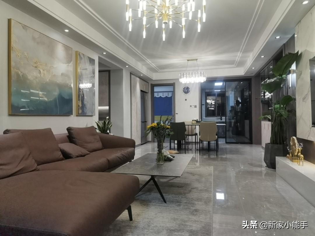 133平新房，裝修花了42萬，全屋輕奢又大氣，一家人幸福入住