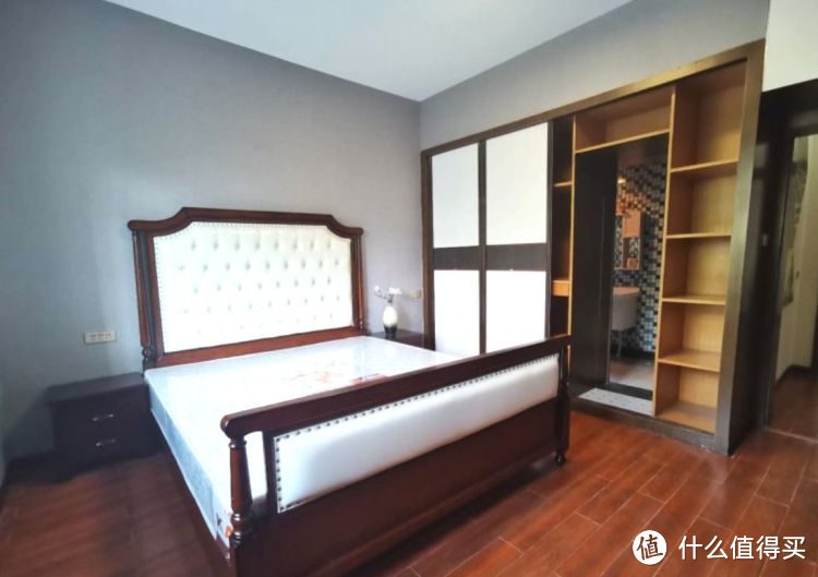 136㎡錯(cuò)層大四房，優(yōu)雅的新中式裝修，衣柜里面裝廁所，誰(shuí)見(jiàn)過(guò)？