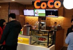 奶茶店吧臺裝修風格,coco奶茶加盟店mini奶茶店吧臺圖片.jpg中國大陸coco奶茶加盟店吧臺設(shè)計效果圖，裝修加盟咨詢熱線13067896487